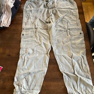 Women’s cargo pants (XL)